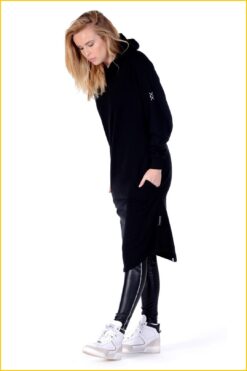 Sneakerdresses Hoodydress black lang