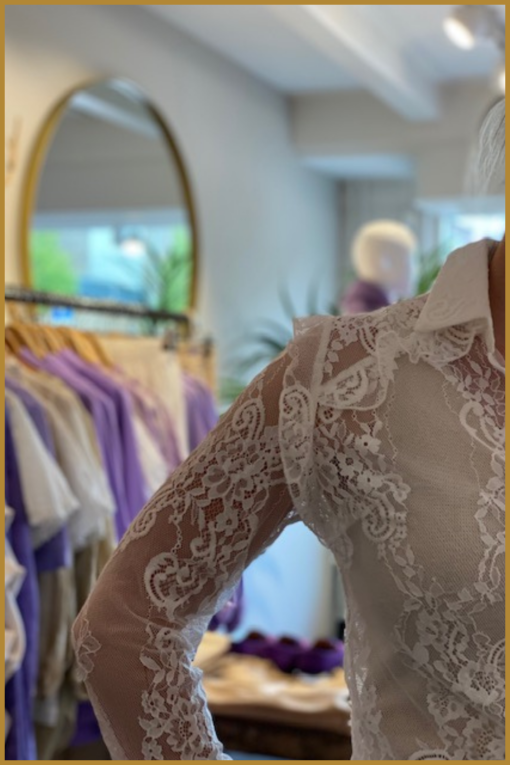 INUZ - Blouse Sjoukje ecru kant - INU230056 - Afbeelding 2