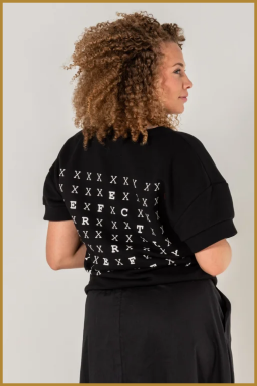 SNEAKERDRESSES - Sweater black print - SNE240002 - Afbeelding 2