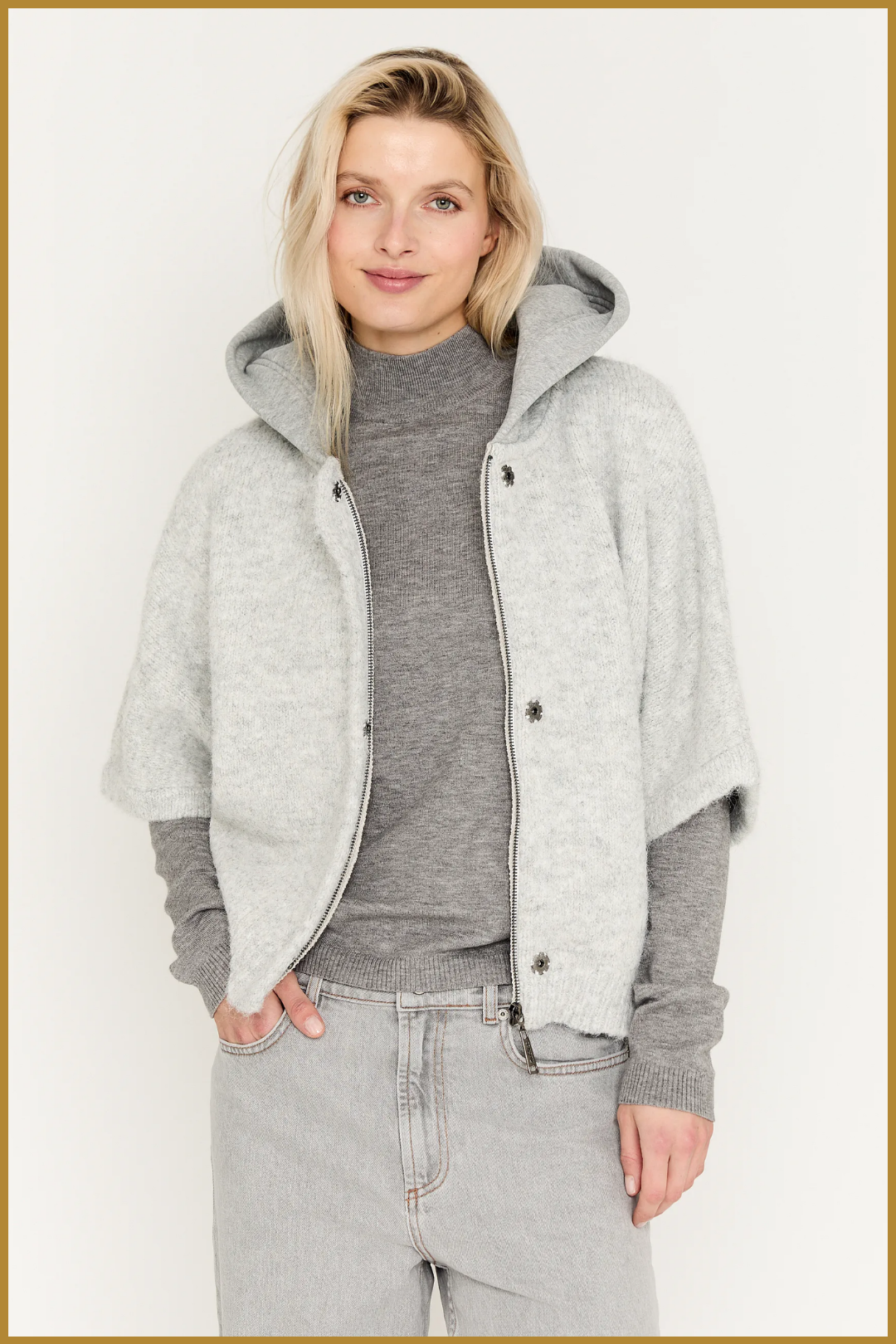 MSCW- 40-10-Timmy-2 light grey-MOS250055 MSCW Trui Timmy Grijs – fijngebreide damestrui met col