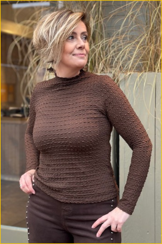 INUZ-Top Dina bruin-INU260005 INUZ-Top Dina bruin-INU260005